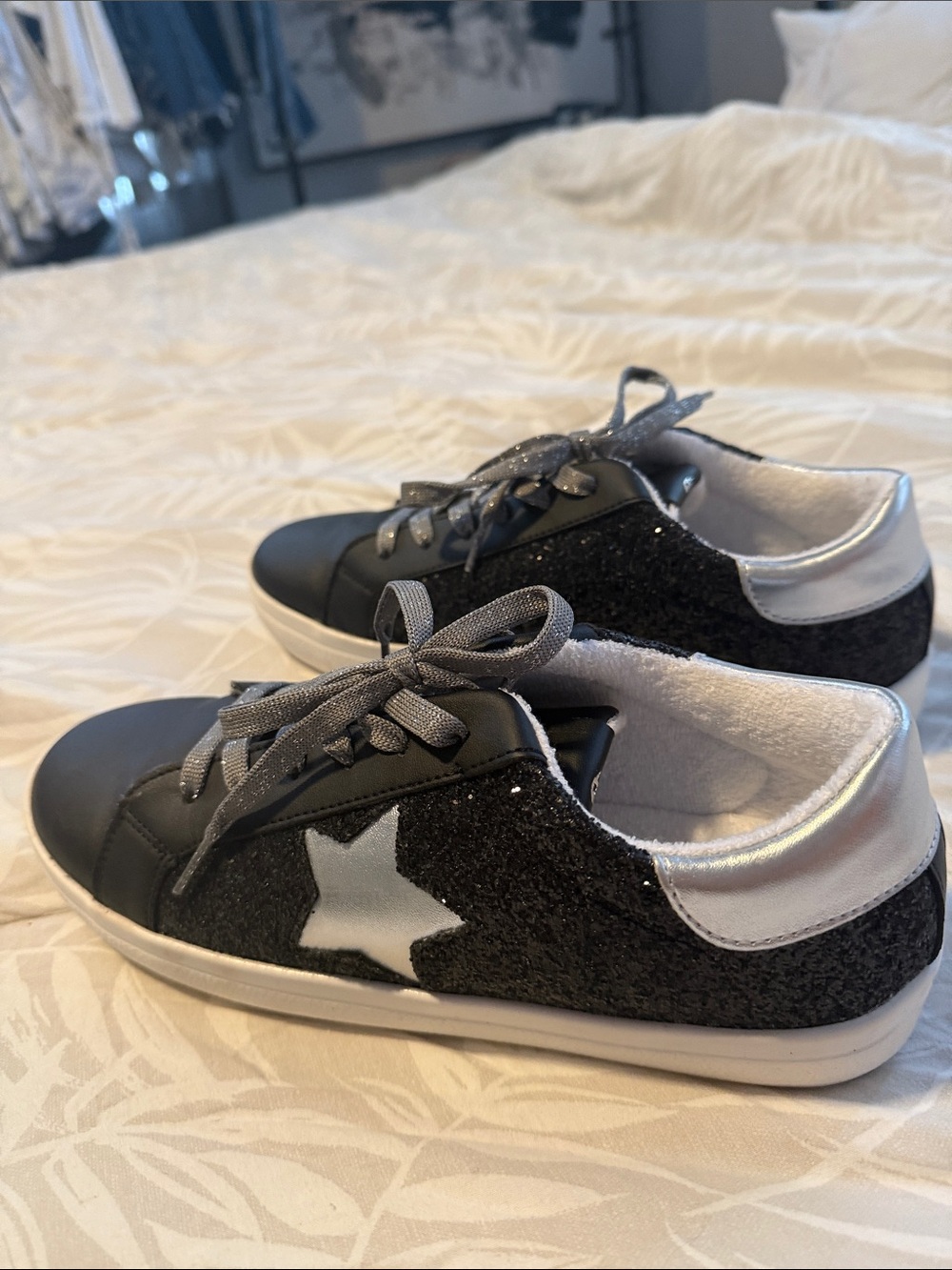 Women’s Sparkle Star Lace-Up Sneakers in Black and Silver